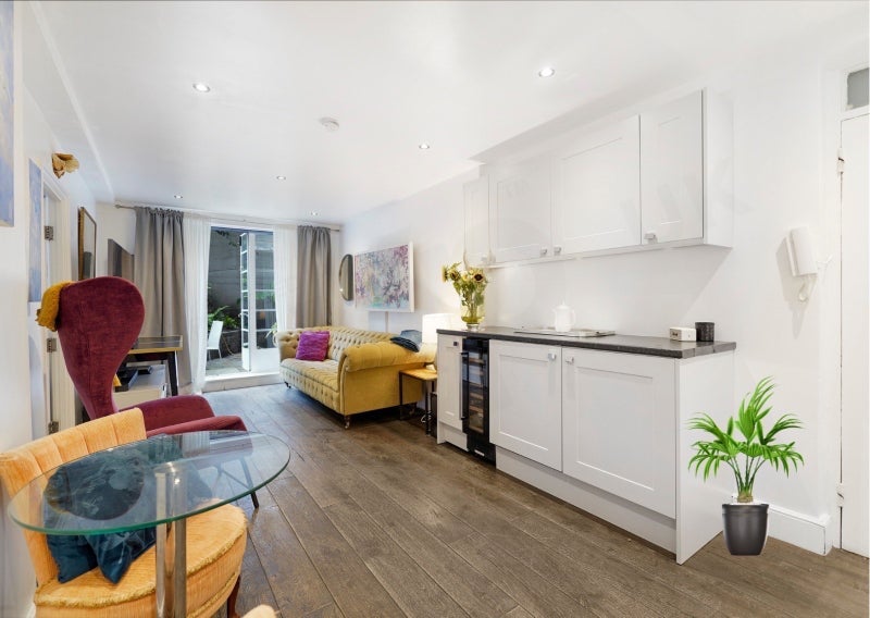 Flat Shepherds Bush Road in Greater London