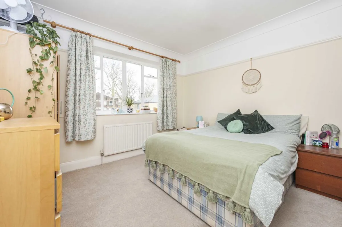 Flat West Road in Greater London
