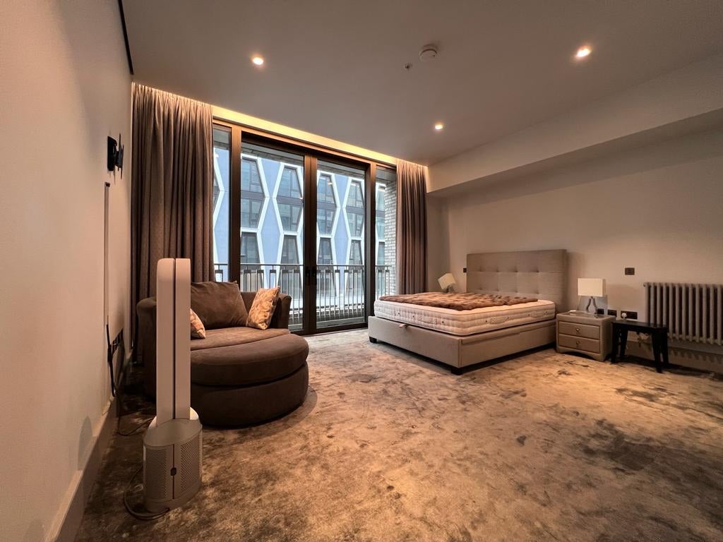 Flat Victoria Street in City of Westminster