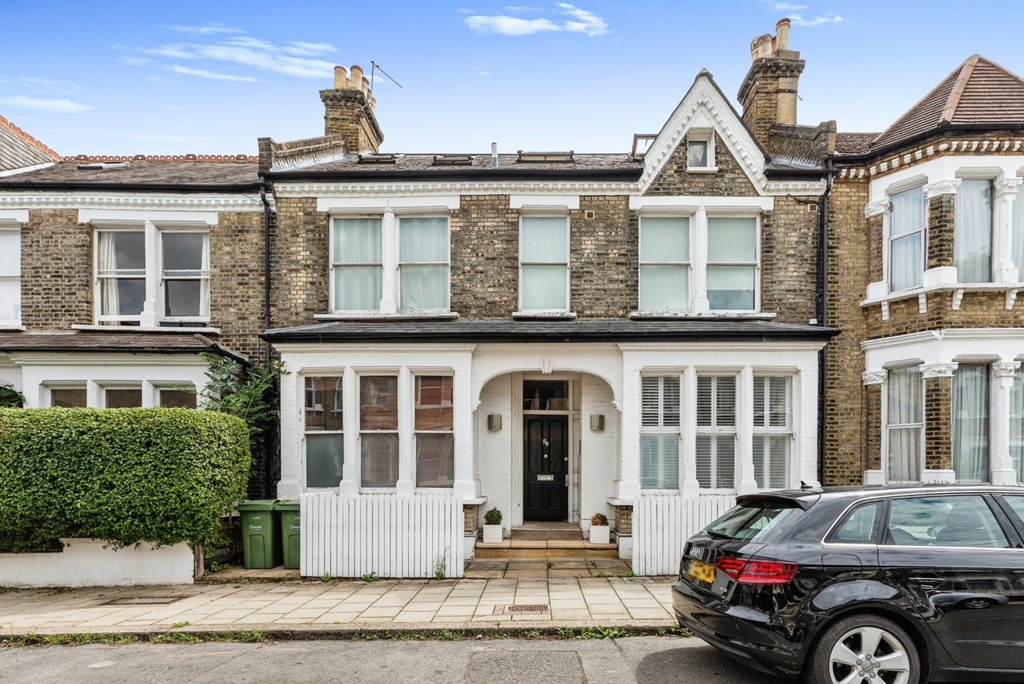 Flat Leander Road in Greater London