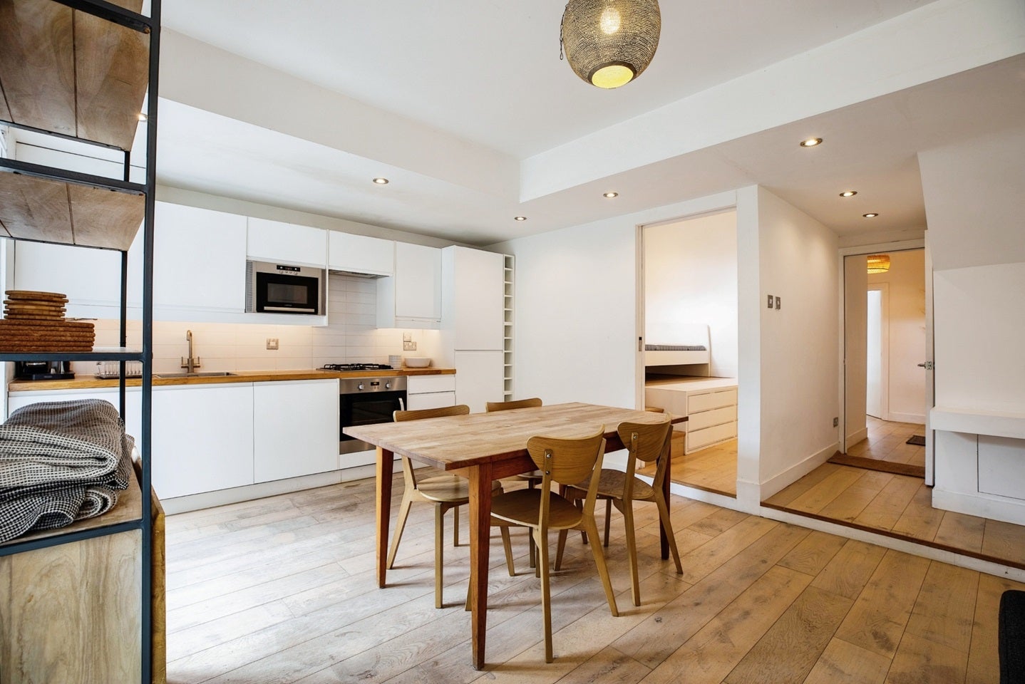 Flat Leander Road in Greater London