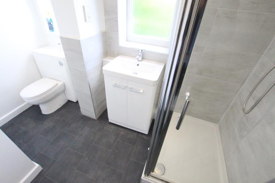 Flat Ockenden Road in Woking