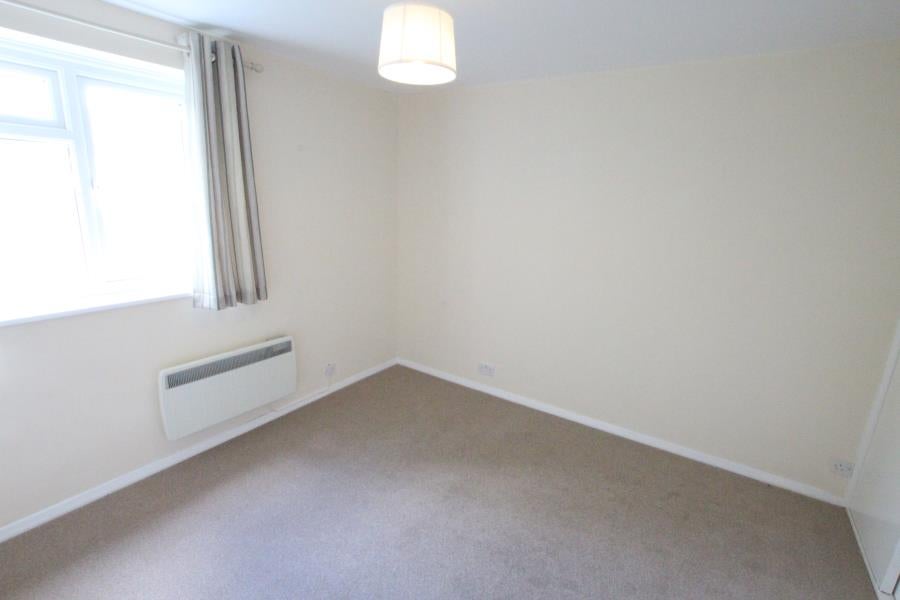 Flat Ockenden Road in Woking