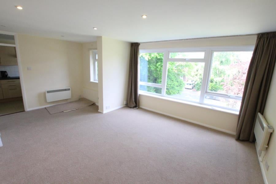 Flat Ockenden Road in Woking