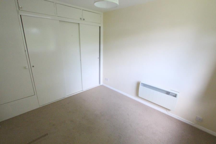 Flat Ockenden Road in Woking