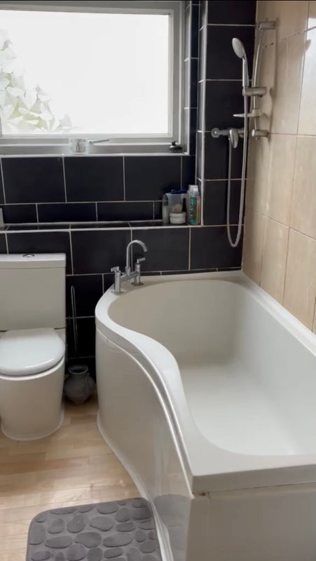 Room Stow Crescent in Greater London