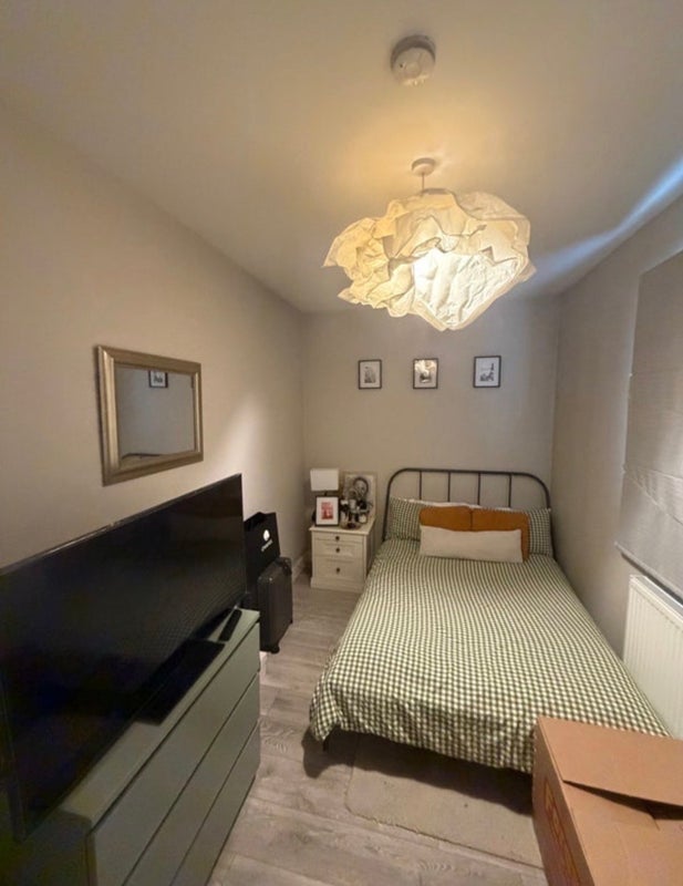 Room Redcross Way in Greater London