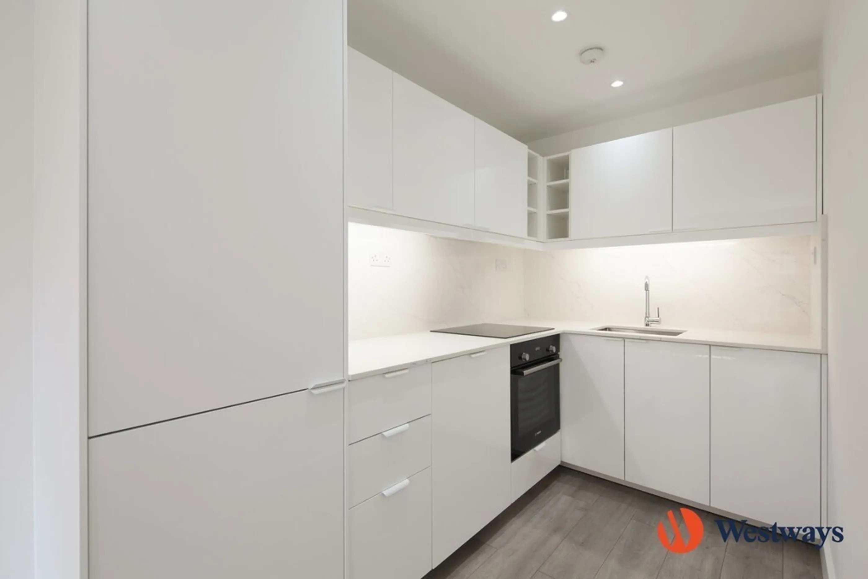 Flat Poplar Place in City of Westminster