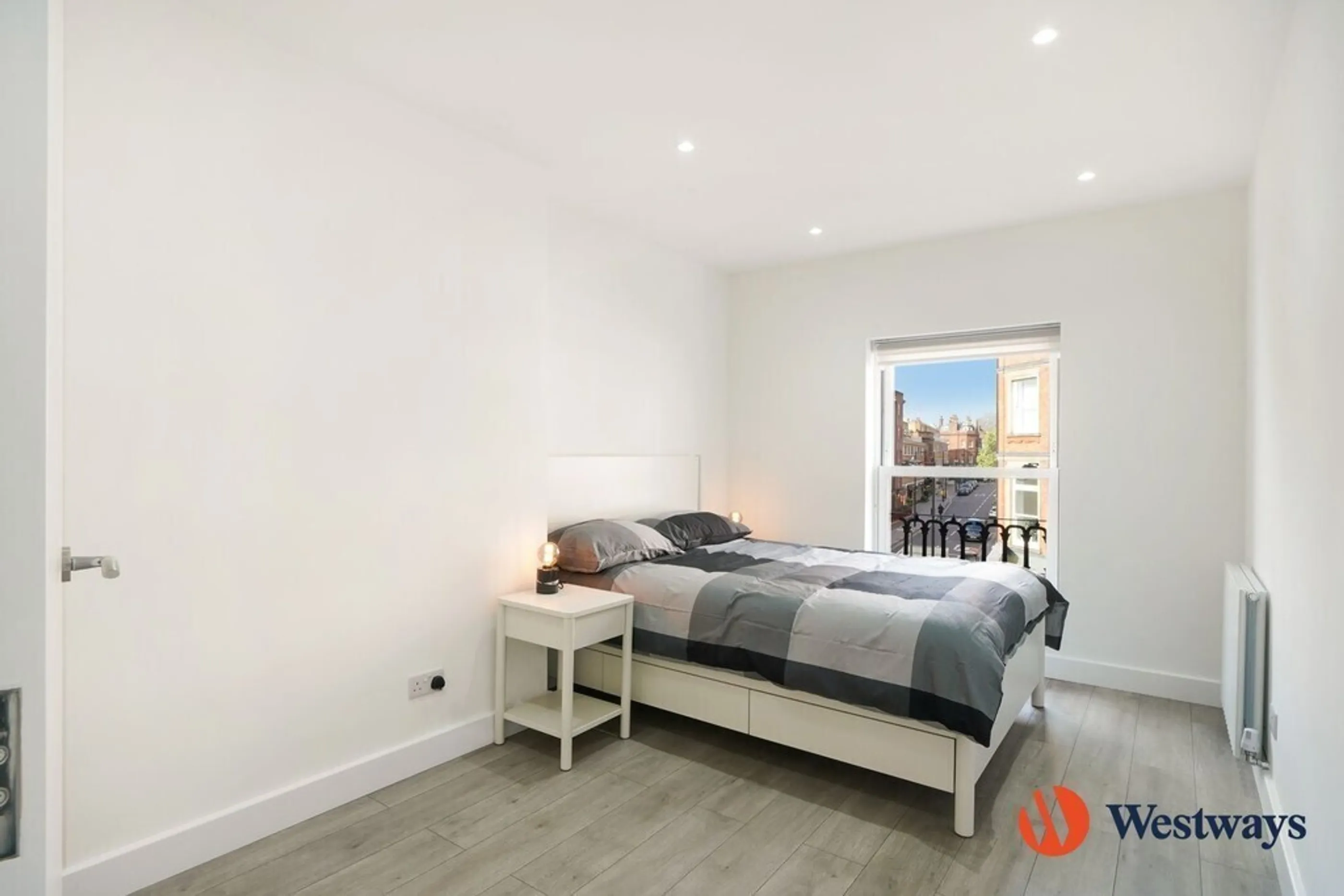 Flat Poplar Place in City of Westminster
