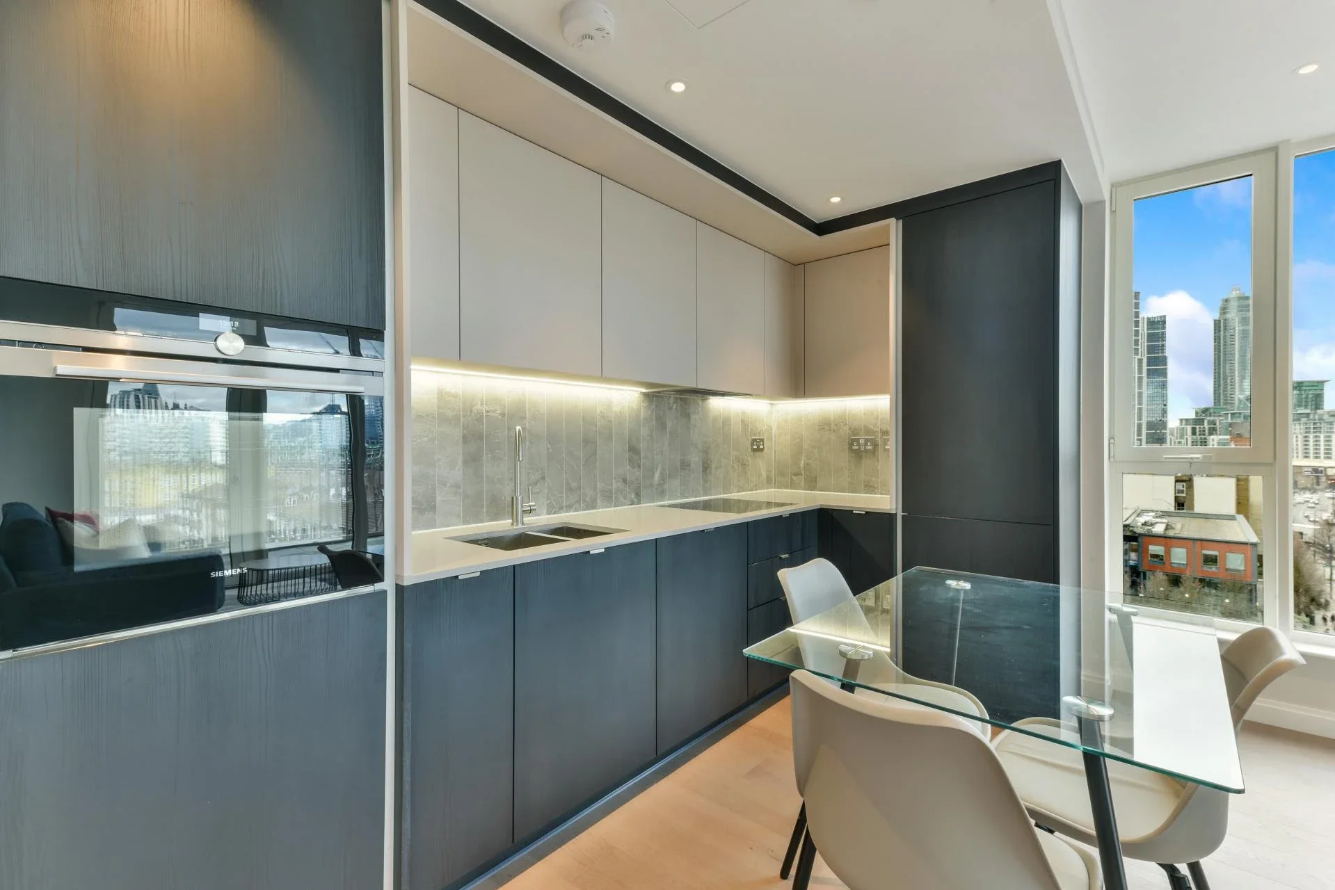 Flat Kennington Lane in Greater London