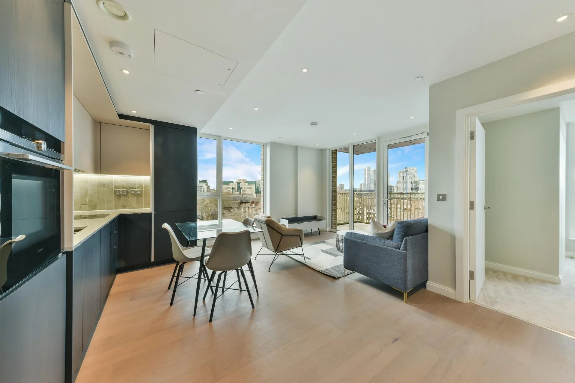 Flat Kennington Lane in Greater London