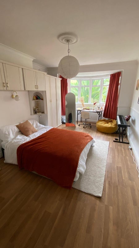 Room Sharon Gardens in Greater London