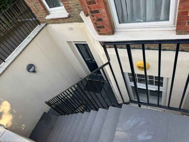 Room Palace Road in Greater London