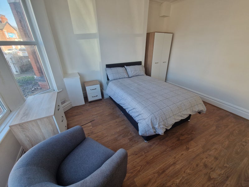 Room Liverpool Road in Liverpool