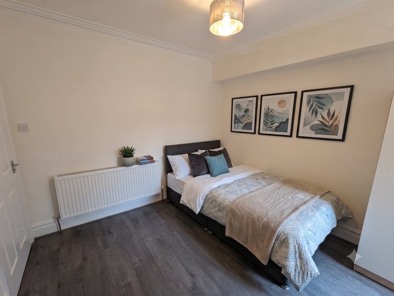 Room Liverpool Road in Liverpool