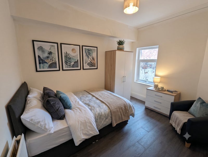 Room Liverpool Road in Liverpool