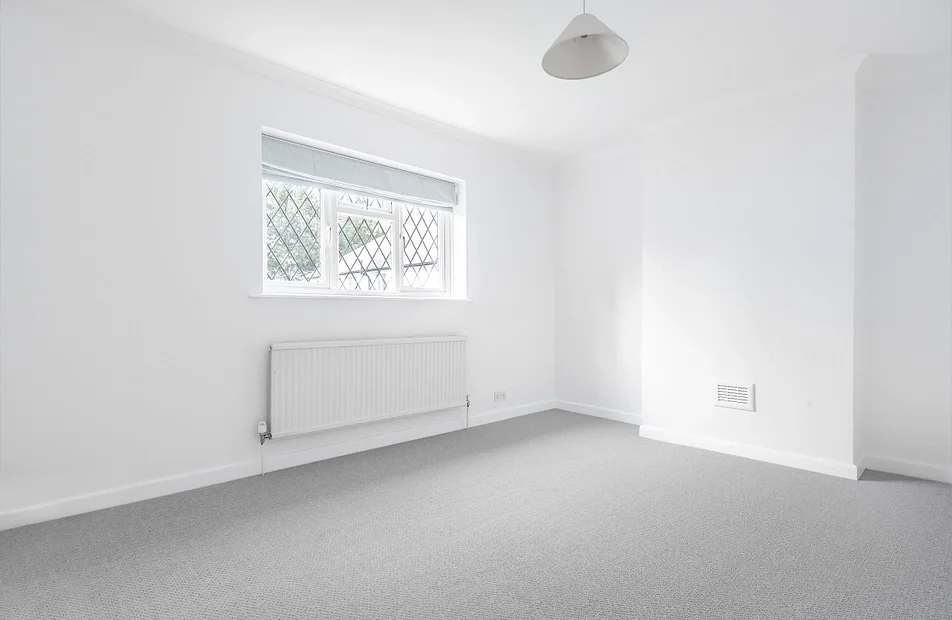Flat Glendale Drive in Greater London