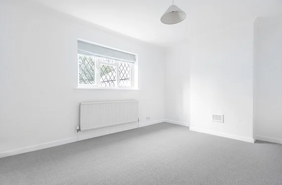 Flat Glendale Drive in Greater London