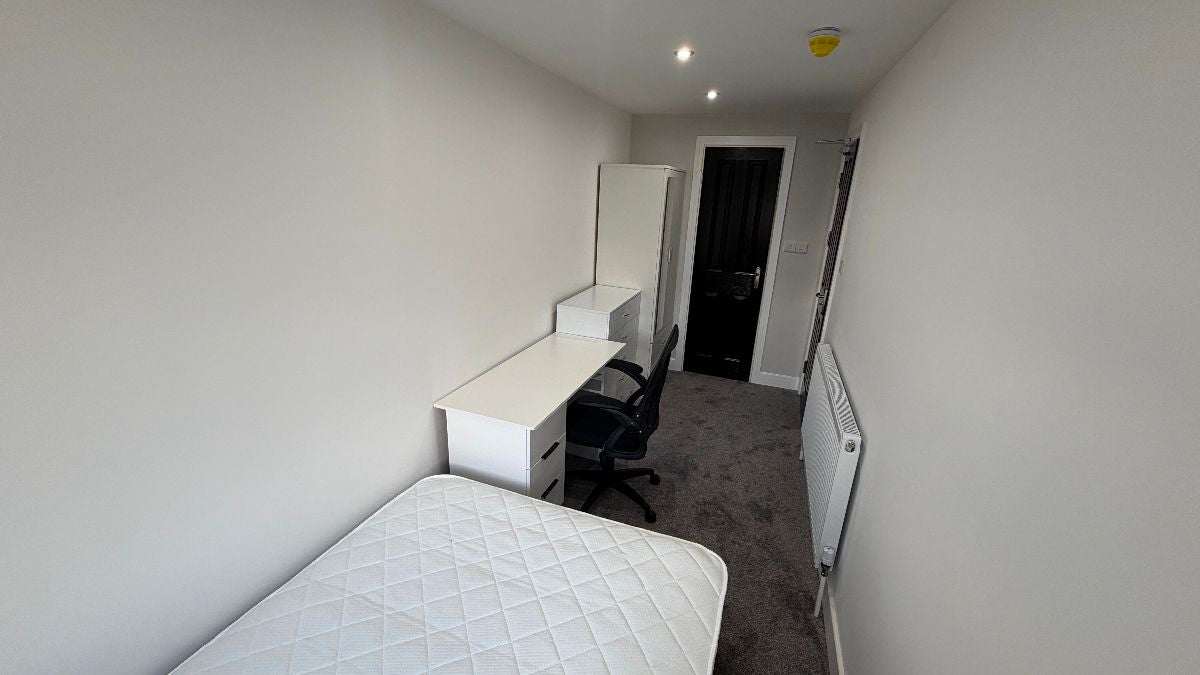 Room Queen Margaret's Road in Coventry