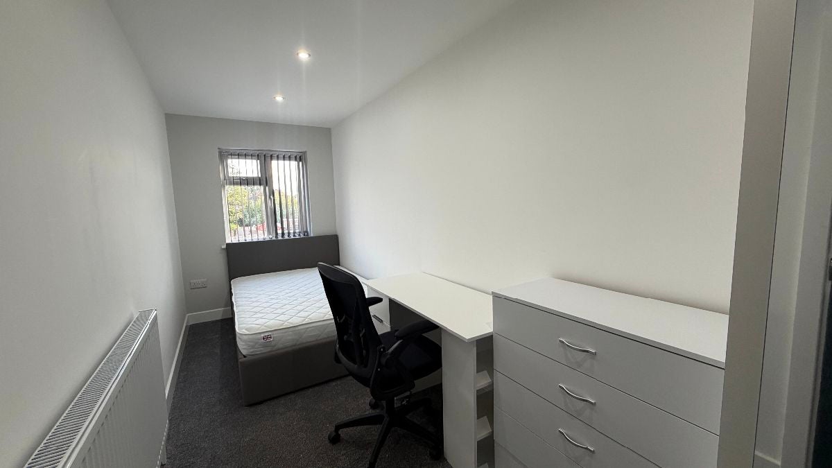 Room Queen Margaret's Road in Coventry