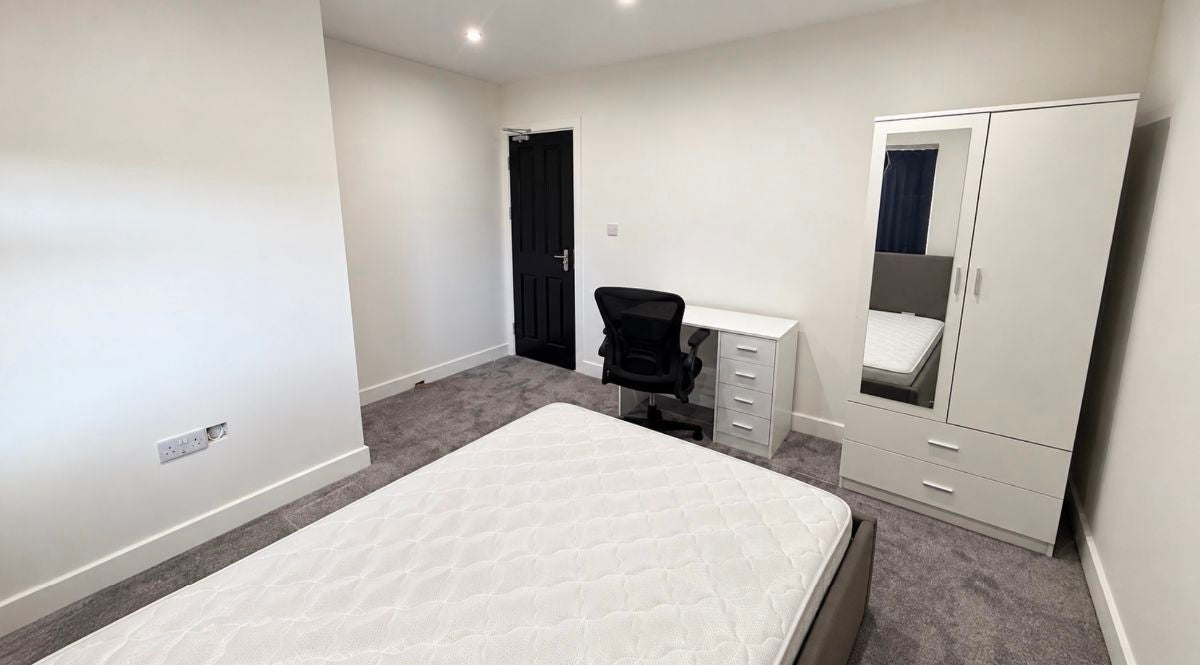 Room Queen Margaret's Road in Coventry