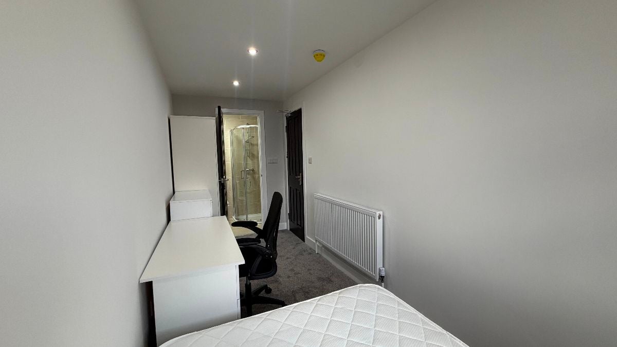 Room Queen Margaret's Road in Coventry
