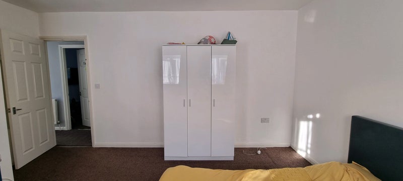Room Delme Crescent in Greater London
