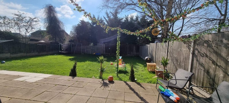Room Delme Crescent in Greater London