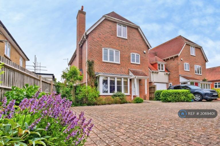 House Ravens Way in New Forest