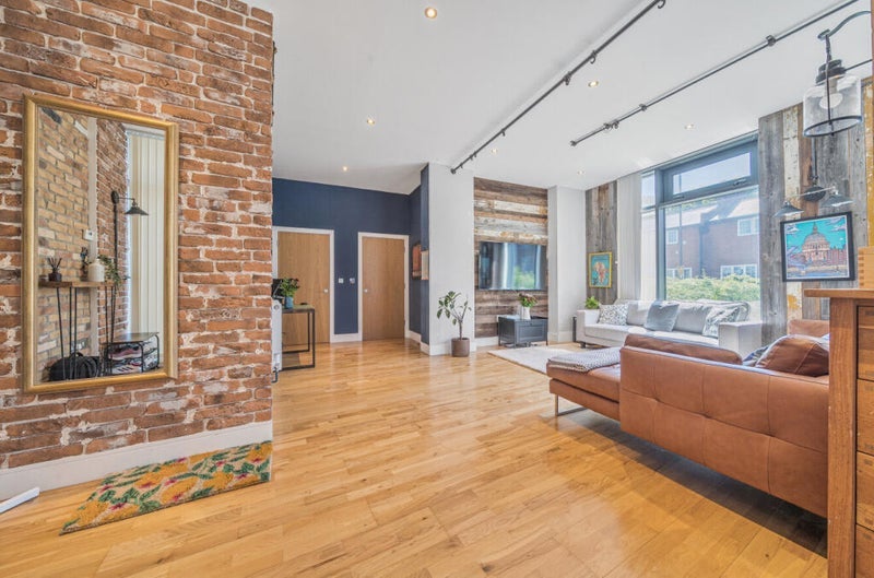 Room Blackheath Road in Greater London