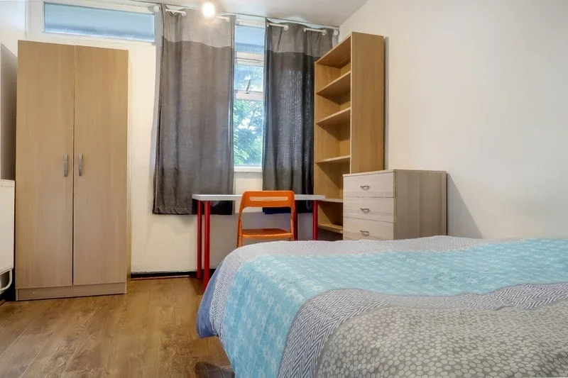 Room Cable Street in Greater London