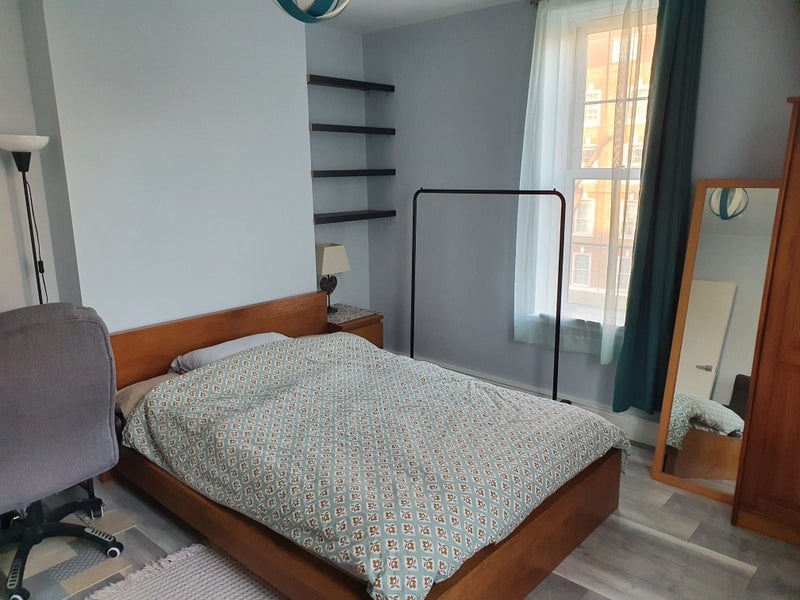 Room Goldsmith Road in Greater London