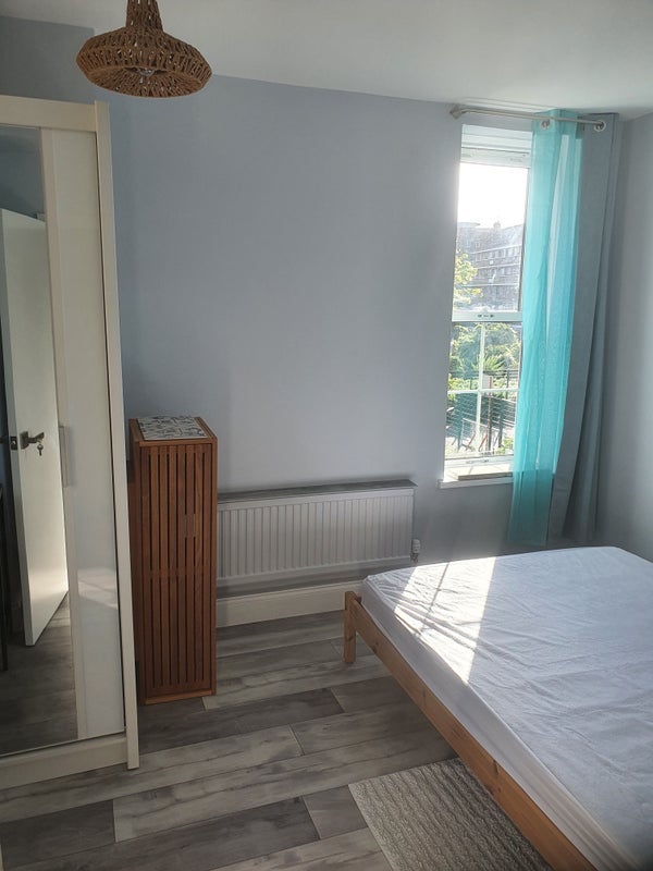 Room Goldsmith Road in Greater London