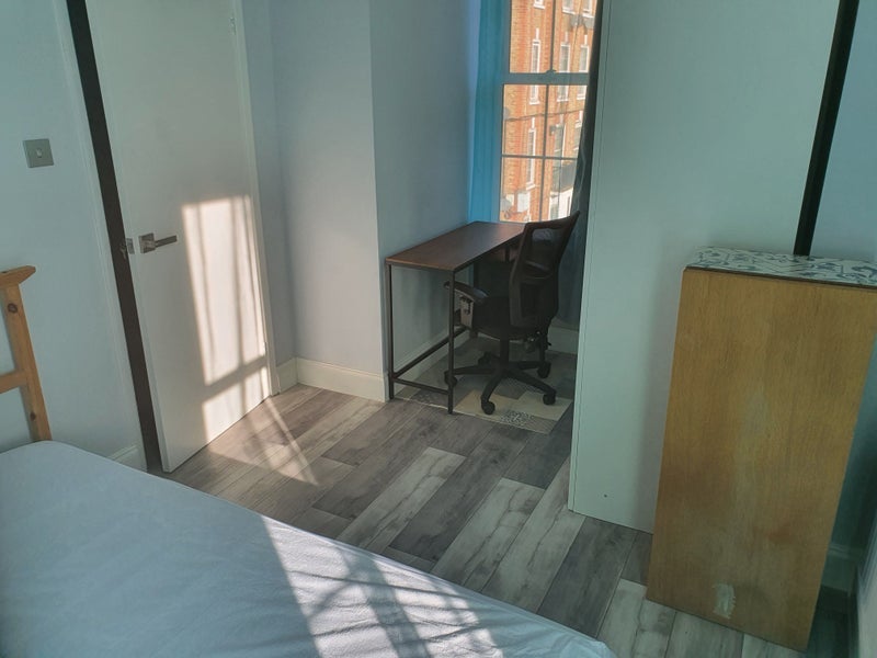 Room Goldsmith Road in Greater London