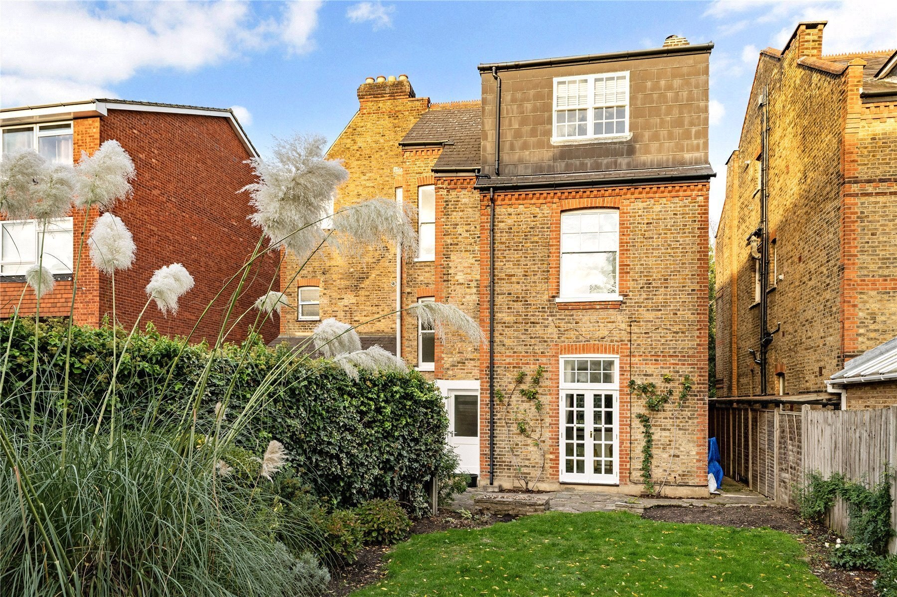 Flat Parklands in Greater London
