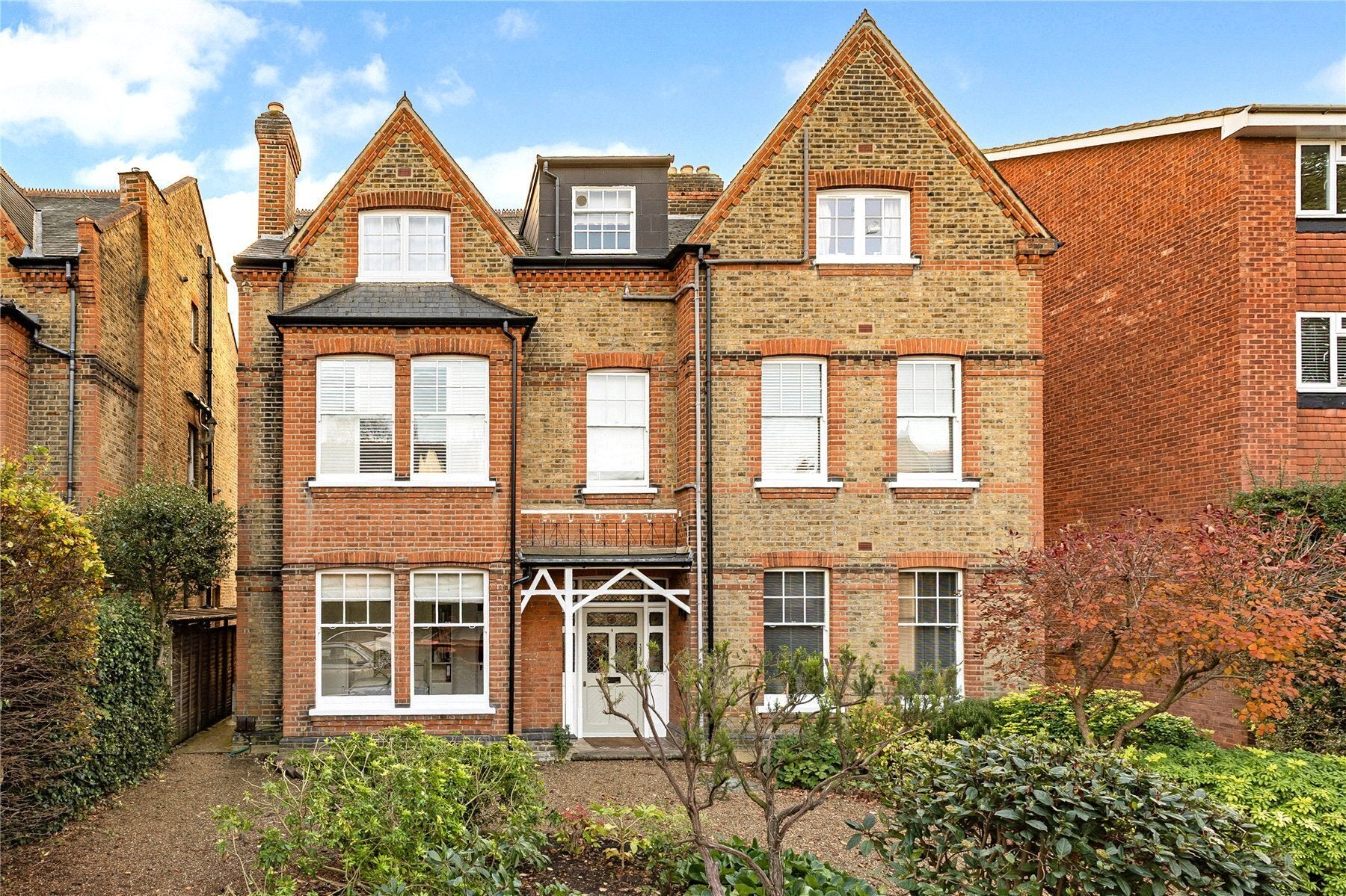Flat Parklands in Greater London