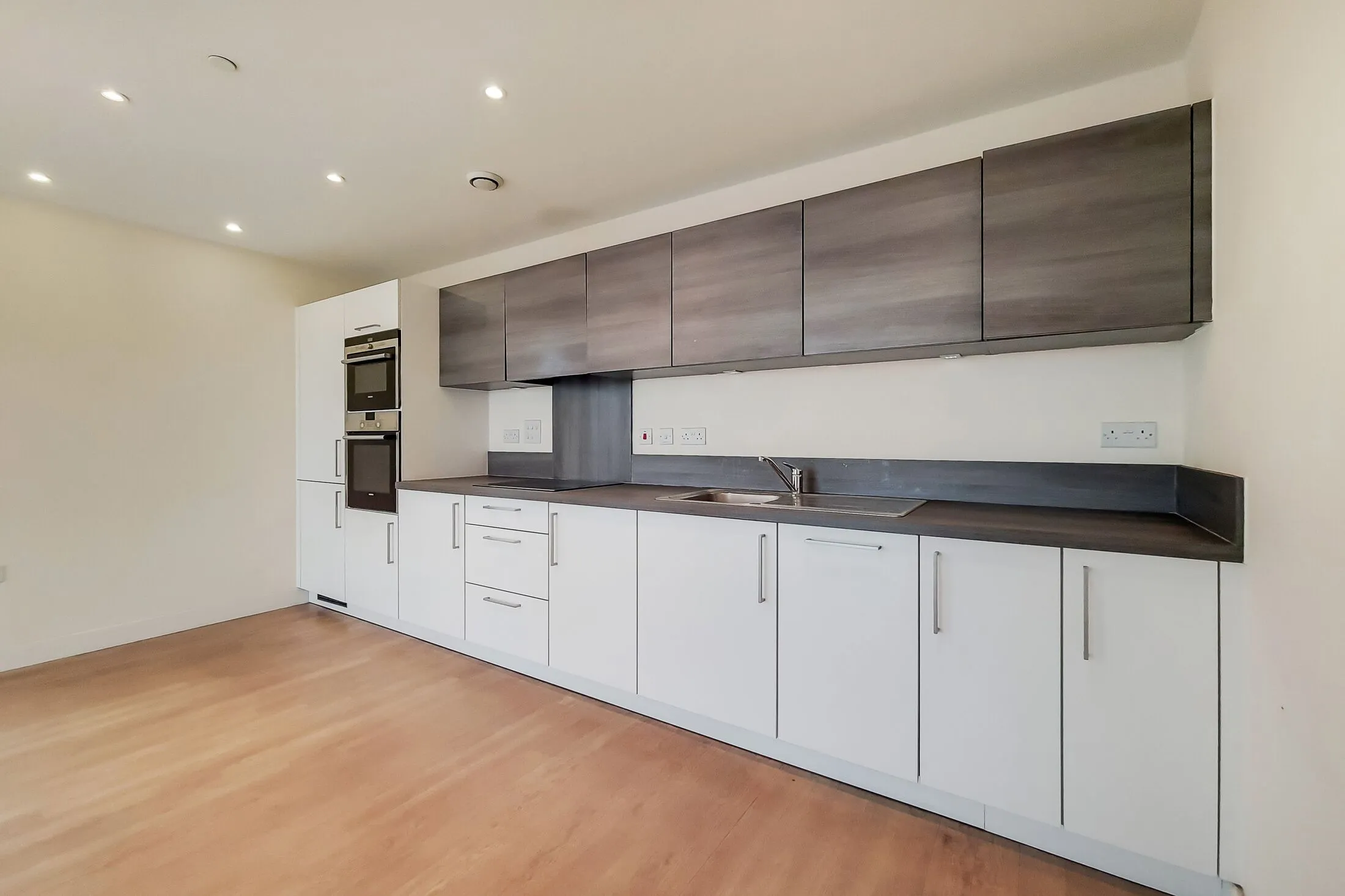 Flat Harston Walk in Greater London