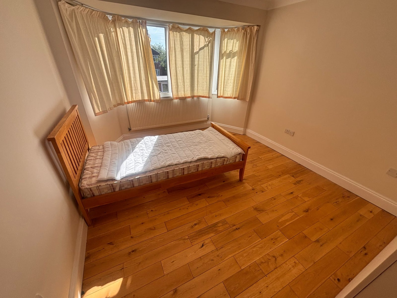 Room Oakmeade in Greater London