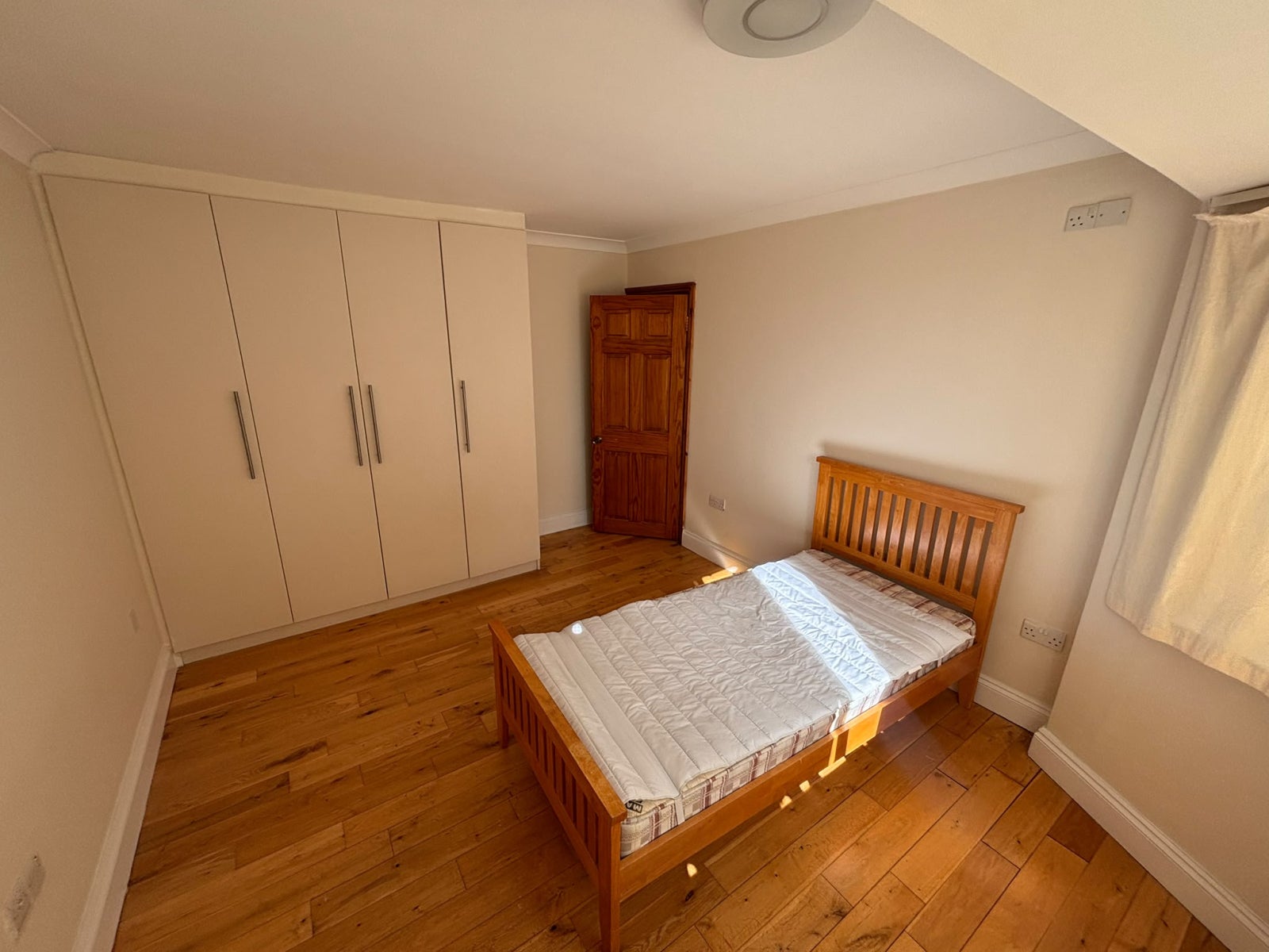 Room Oakmeade in Greater London