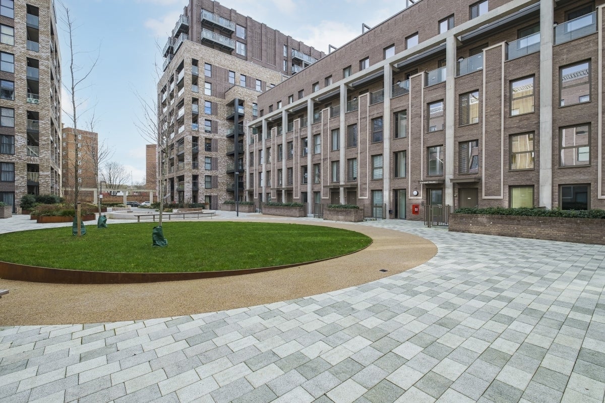 Flat Thunderer Street in Greater London