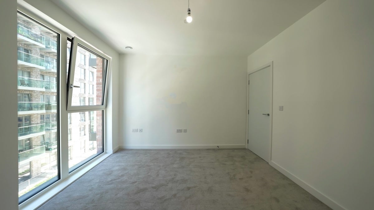 Flat Thunderer Street in Greater London