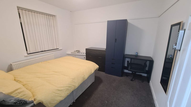 Room Stockbridge Street in Liverpool