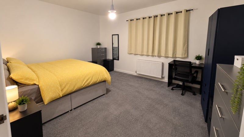 Room Stockbridge Street in Liverpool