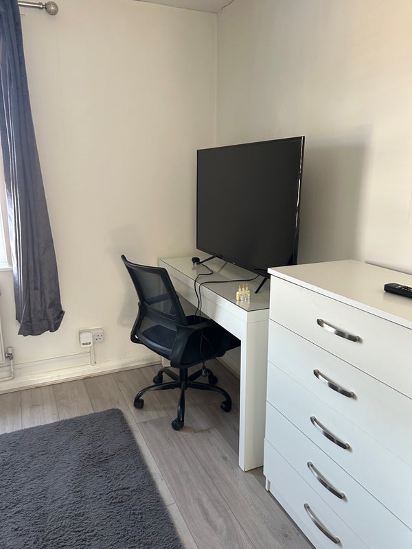 Room Swains Road in Greater London
