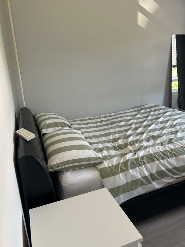 Room Swains Road in Greater London