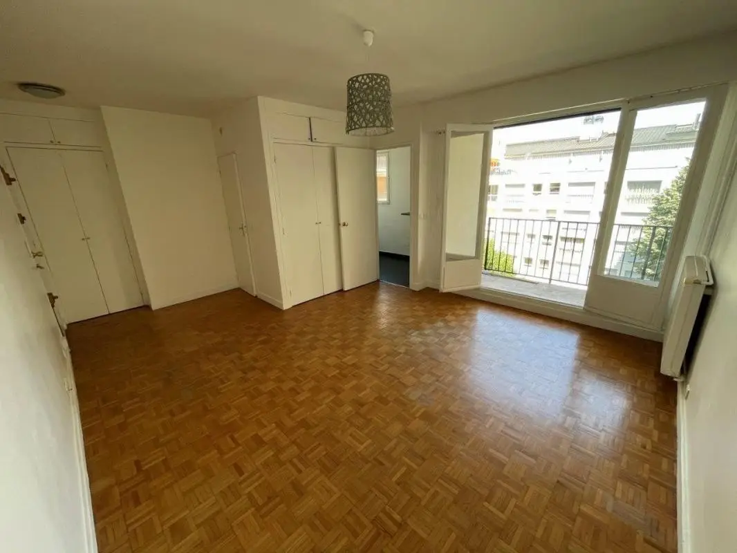Appartement Rue Rennequin à Paris
