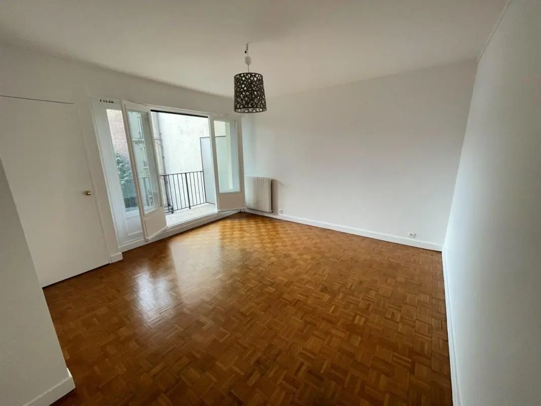 Appartement Rue Rennequin à Paris