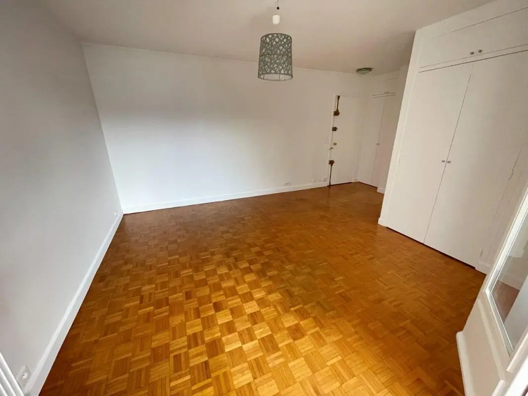 Appartement Rue Rennequin à Paris