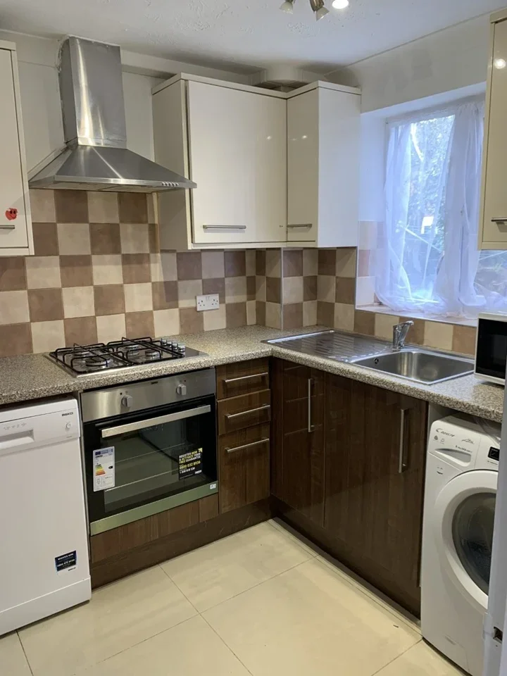 House Charleston Close in Greater London