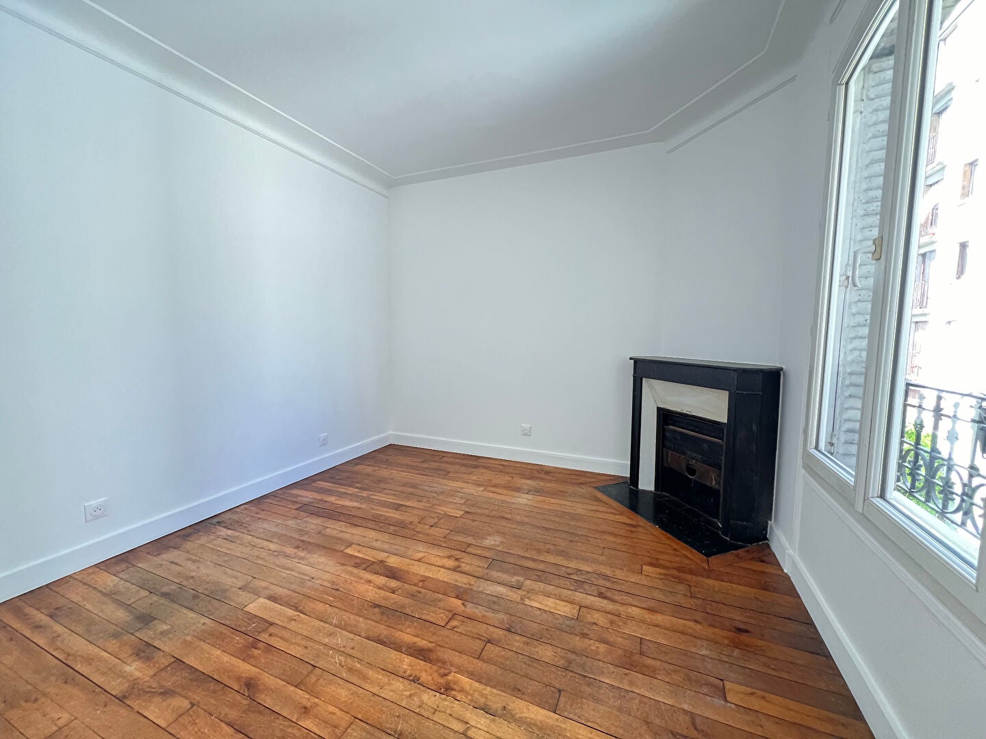 Flat Rue Jonquoy in Paris